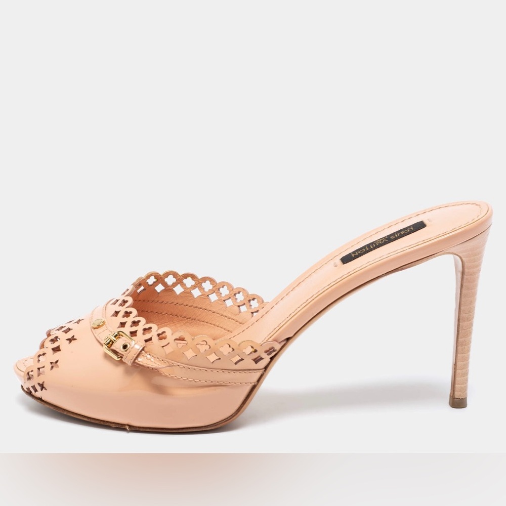 LOUIS VUITTON-Classy Monogram Peachy Pink Leather Heels EU 39.5 (US Size 9.5)